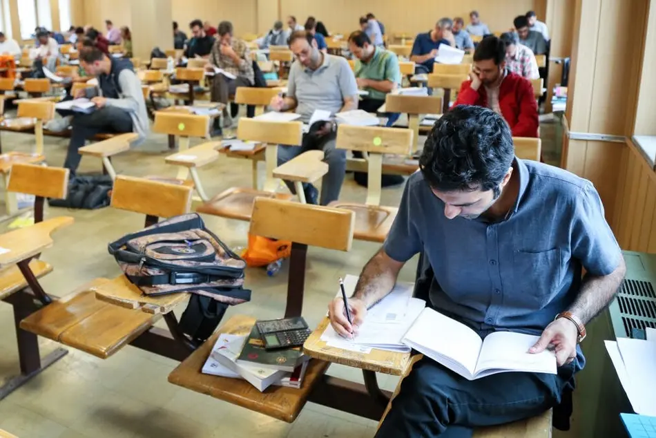 آیا شرکت در آزمون الزامی است؟